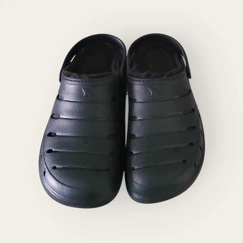 Hugger Shark Clogs size 11 image indicator(2)