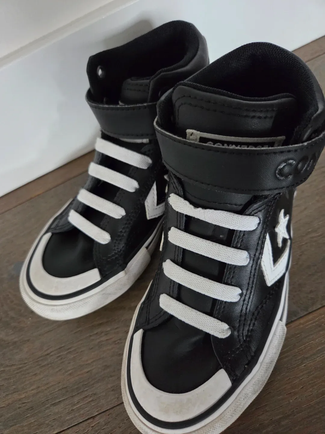 Converse Youth High-Top Sneakers, US Size 12 image indicator(2)