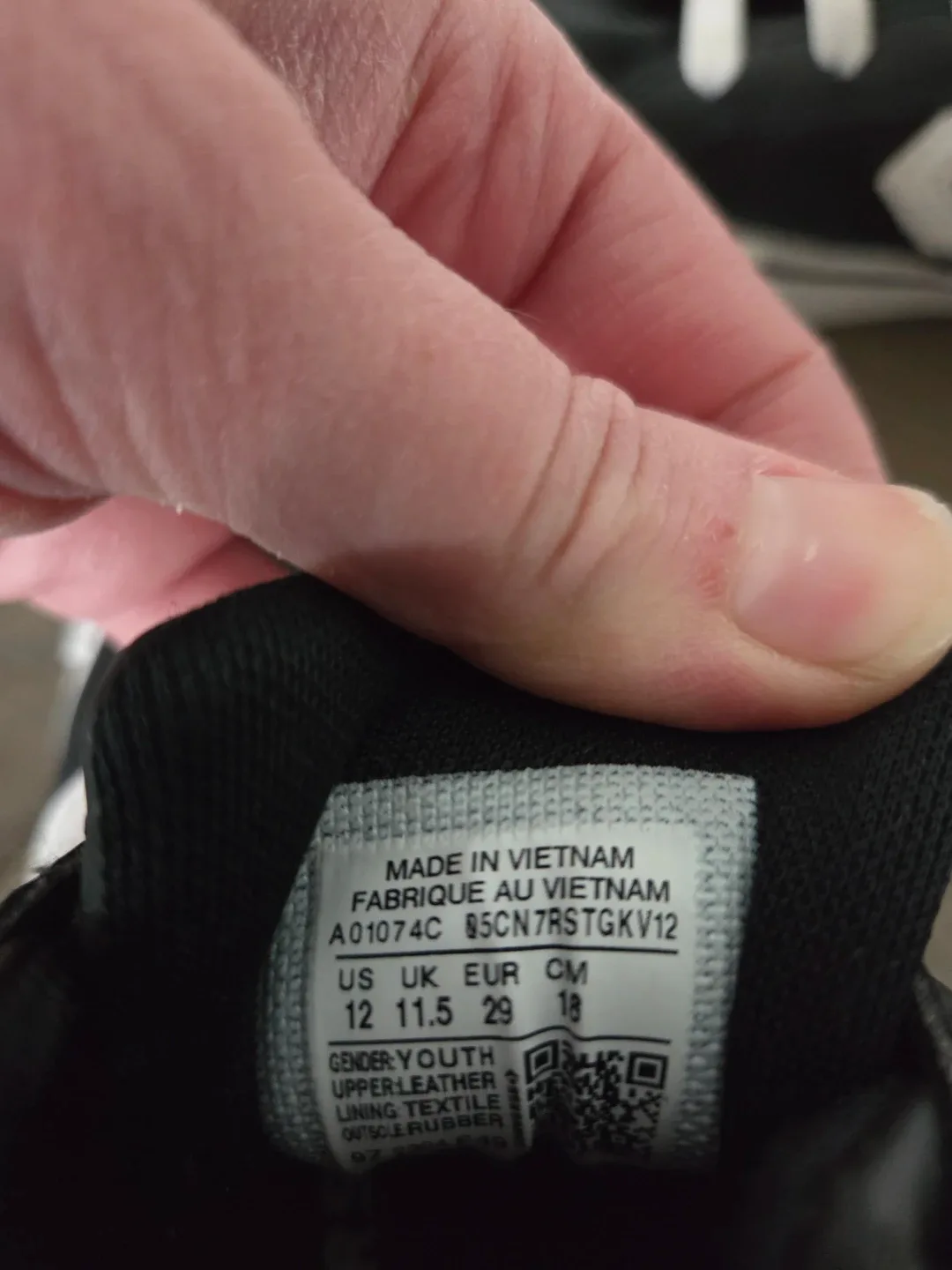 Converse Youth High-Top Sneakers, US Size 12 image indicator(3)