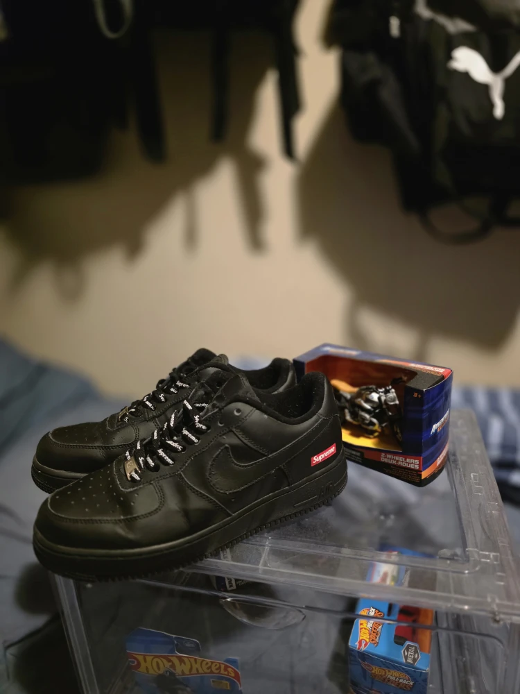 Nike Air Force 1 Supreme Black US 8.5 - photo 2