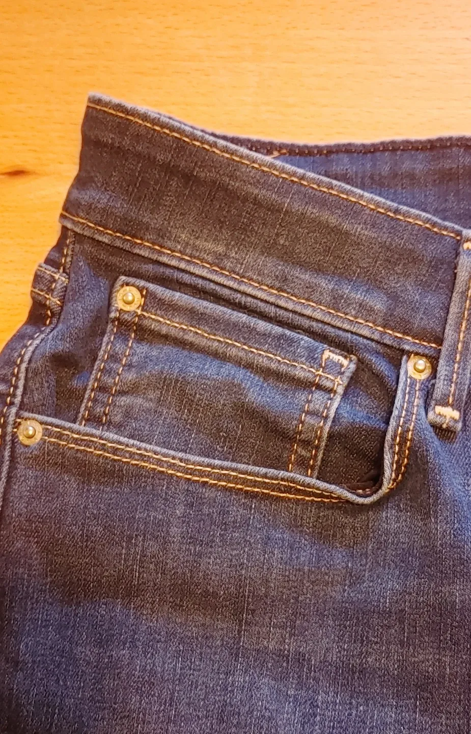 Woman's Signature Levi's Jeans image indicator(3)