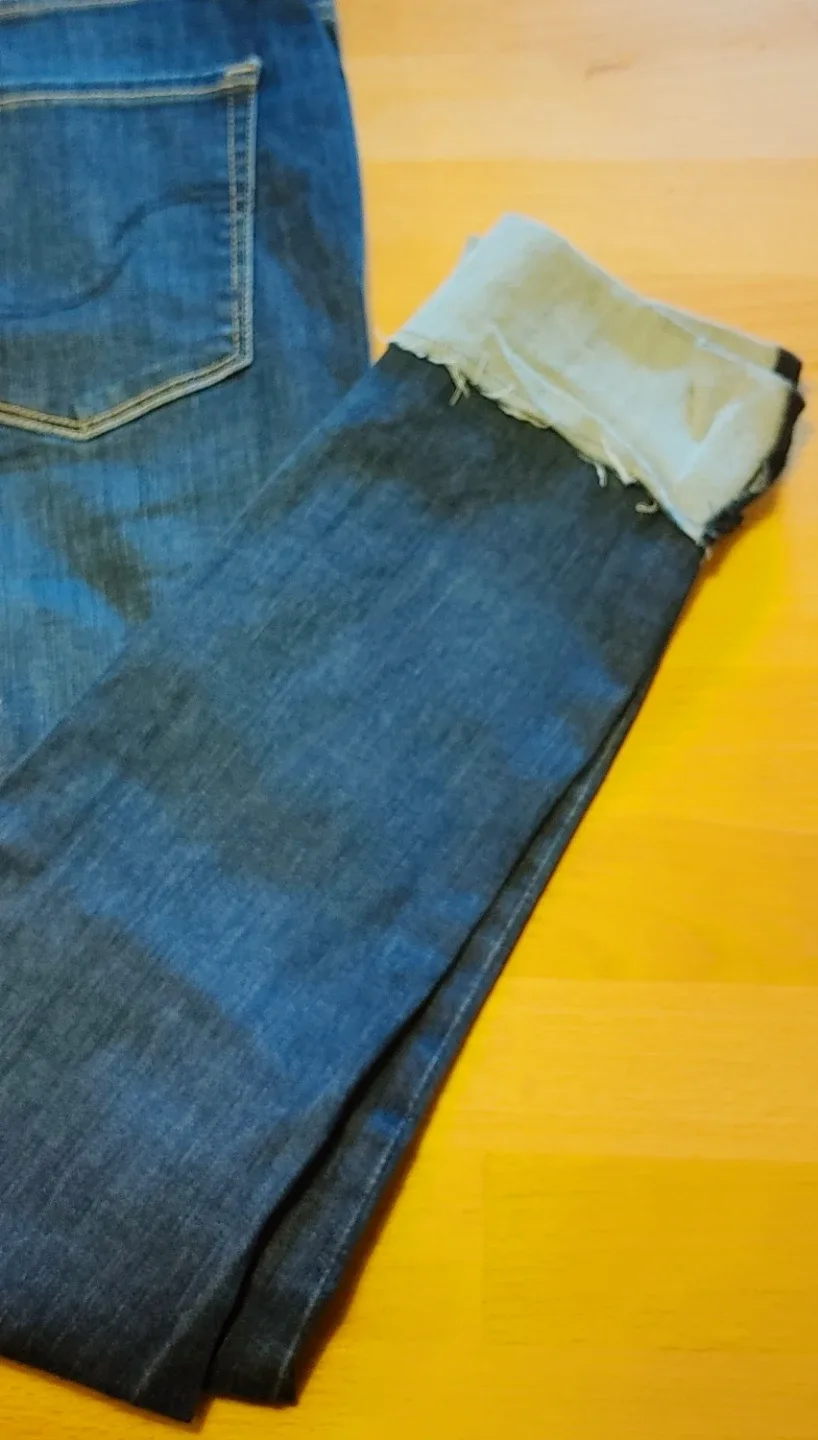Woman's Signature Levi's Jeans image indicator(5)