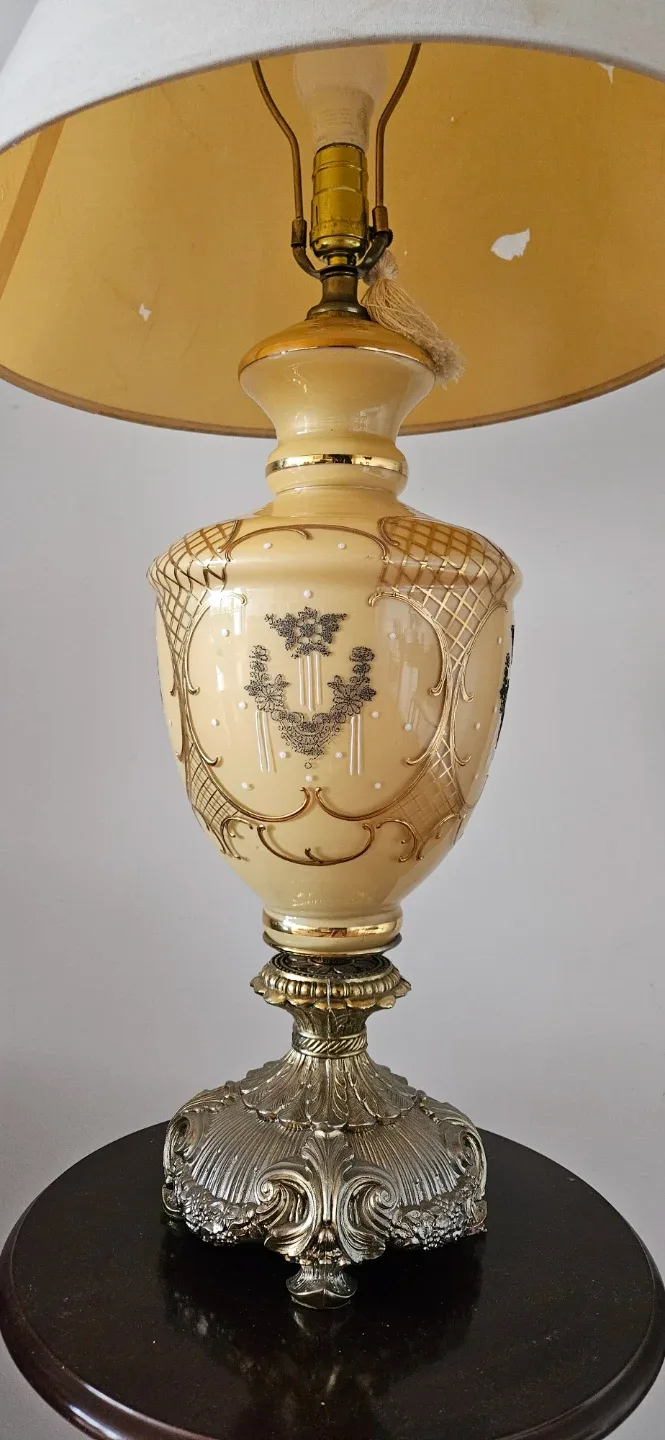 Vintage Table Lamp - Cream & Gold Accent image indicator(2)