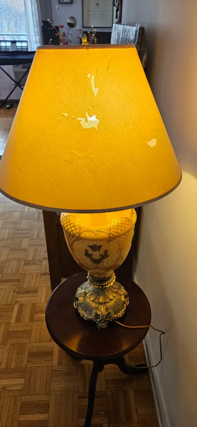Vintage Table Lamp - Cream & Gold Accent image indicator(4)