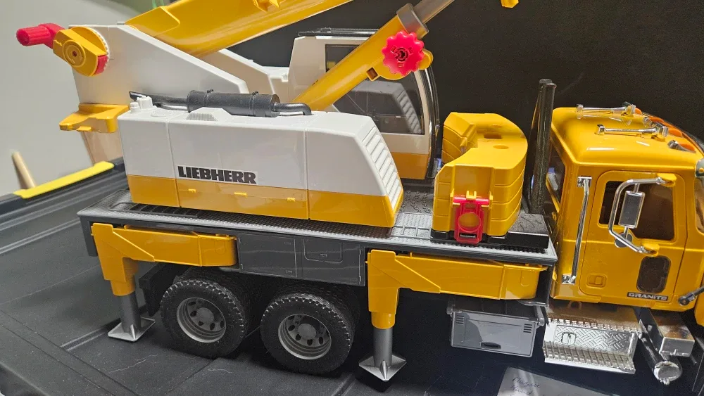 Bruder Liebherr LTM 1045-4.1 Crane Truck image indicator(3)