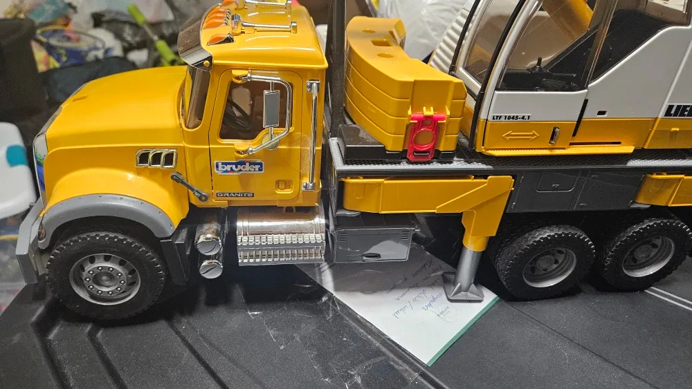 Bruder Liebherr LTM 1045-4.1 Crane Truck image indicator(5)