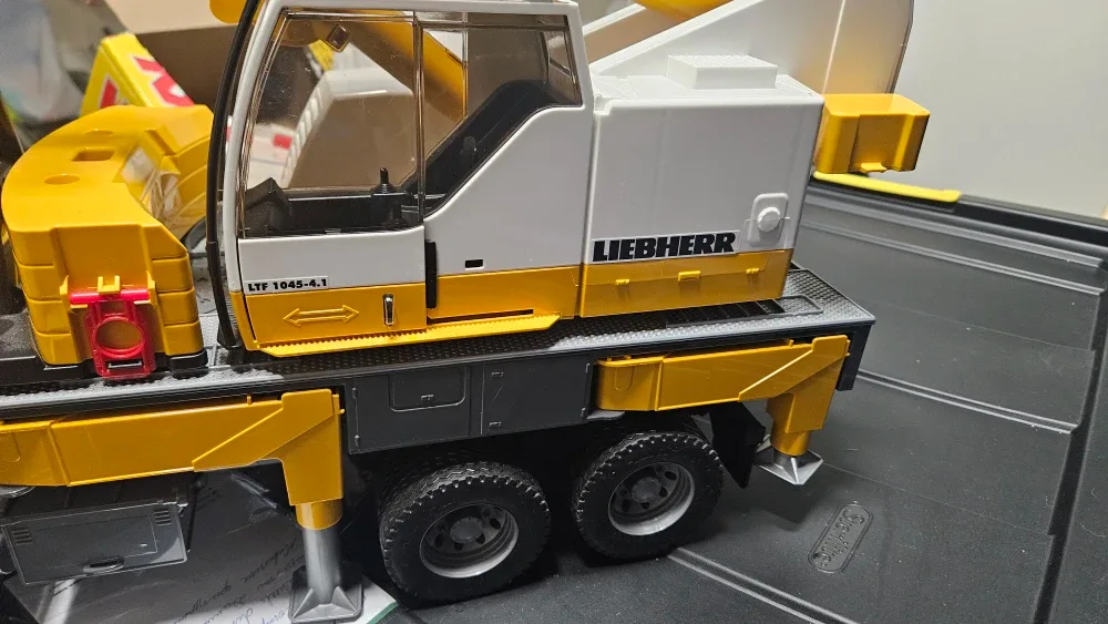 Bruder Liebherr LTM 1045-4.1 Crane Truck image indicator(6)