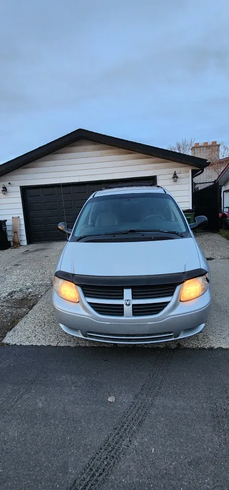 Silver Dodge Caravan Minivan 2007