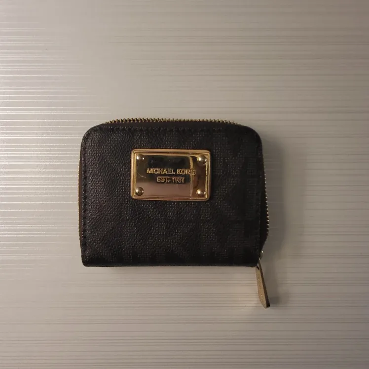 Pristine! Michael Kors Crossbody & Wallet - Quick Pickup!🚀 image indicator(7)