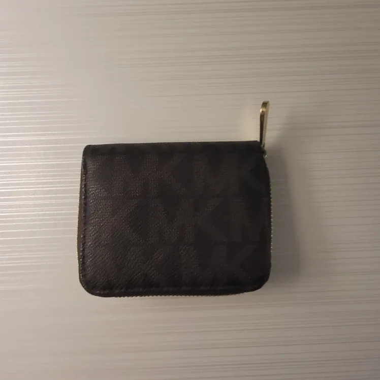 Pristine! Michael Kors Crossbody & Wallet - Quick Pickup!🚀 image indicator(8)