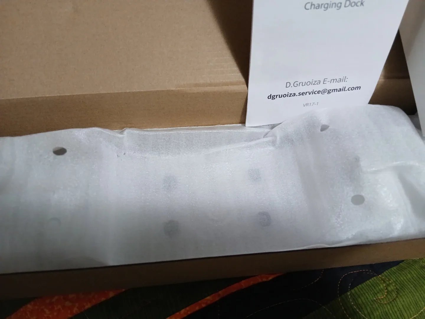 New Smatree Charging Dock compatible for Quest 2, VR Controller image indicator(7)