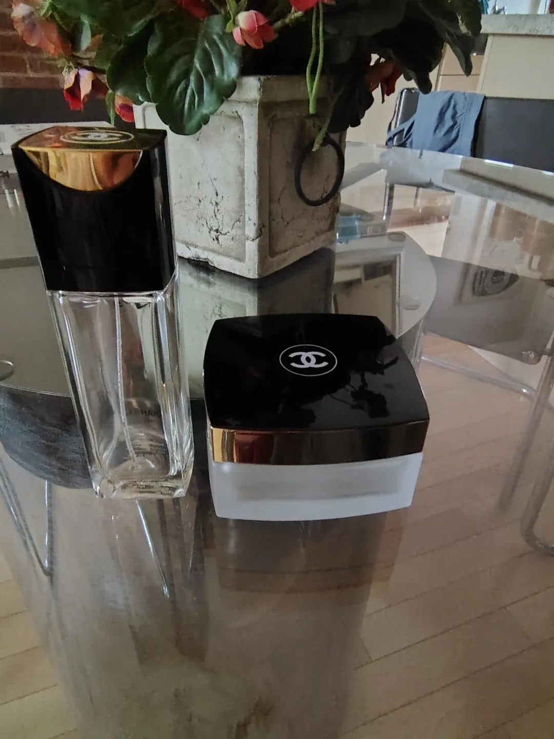 ✨ Collectible Chanel No. 5 Paris Glass Containers Mint Condition image indicator(2)