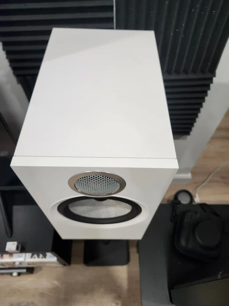 Bowers & Wilkins 606 S3 Bookshelf Speakers + Cambridge Speaker image indicator(8)