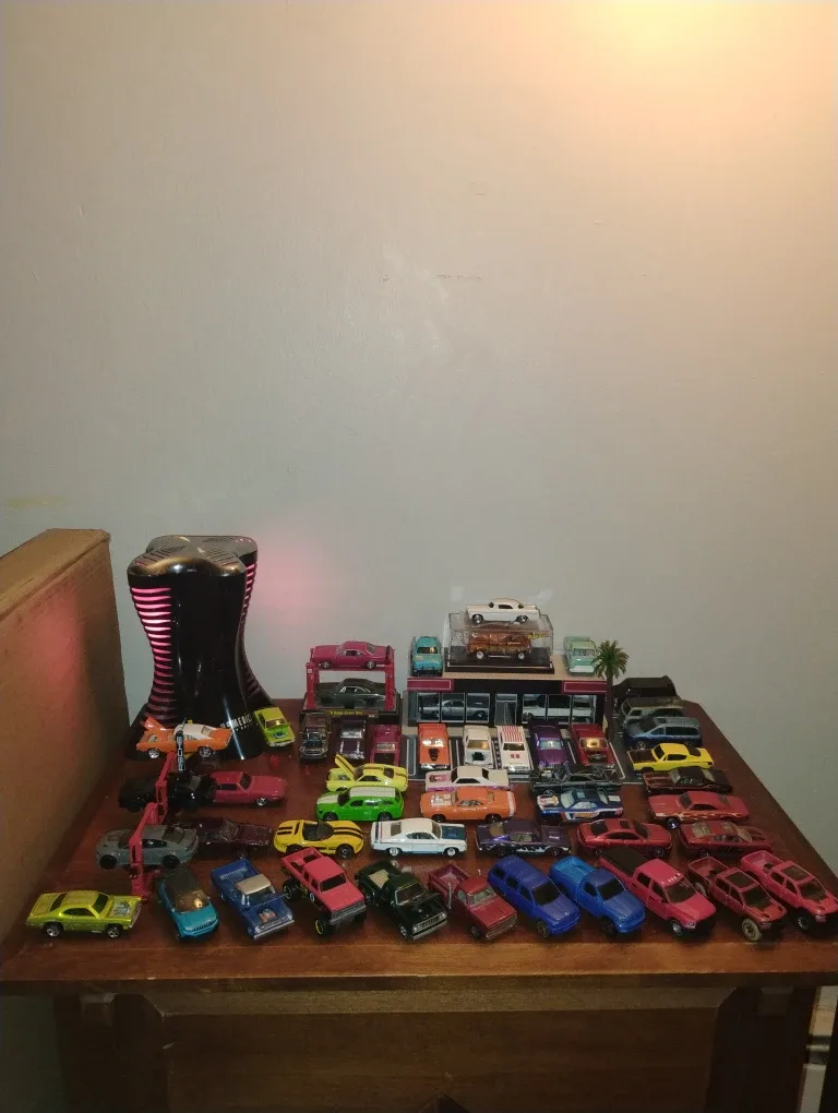 Lot of Diecast Cars & Display image indicator(2)
