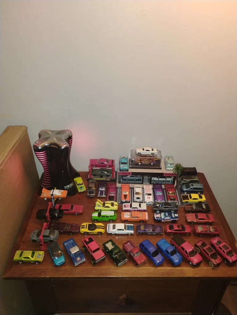 Lot of Diecast Cars & Display image indicator(3)