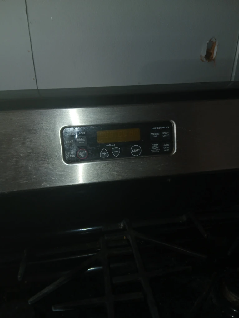 GE Gas Range Stove - photo 4