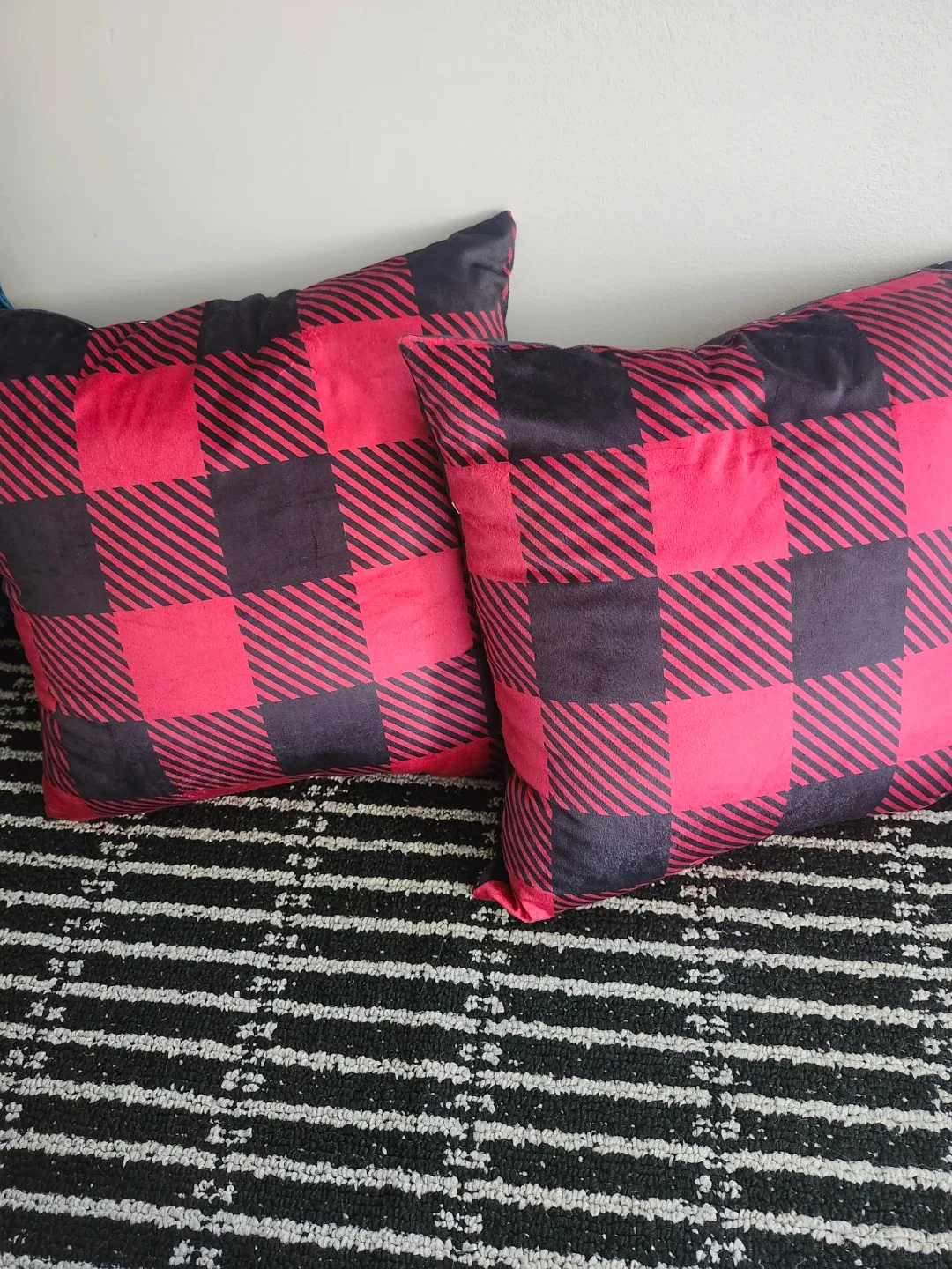 Brand New Christmas Pillows With Chalk Write on Countdown image indicator(3)