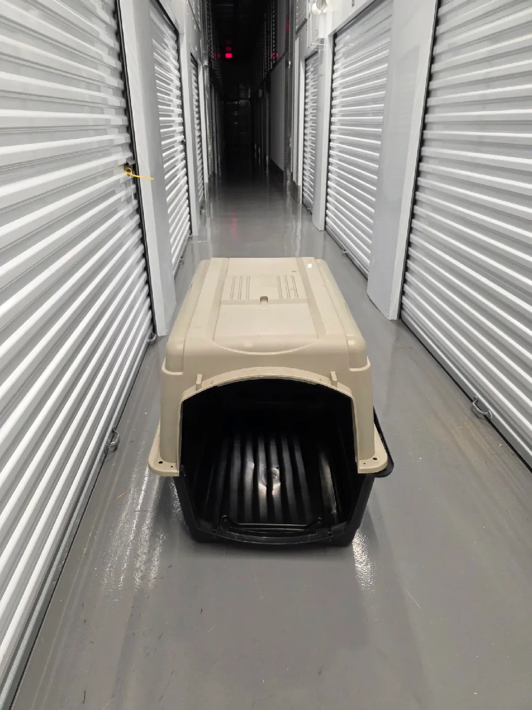 Petmate Ultra Vari Kennel 40" 70-90lb image indicator(2)