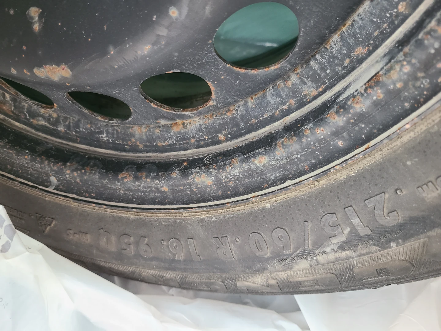 Used 215/60 R16 95Q 4 Tires