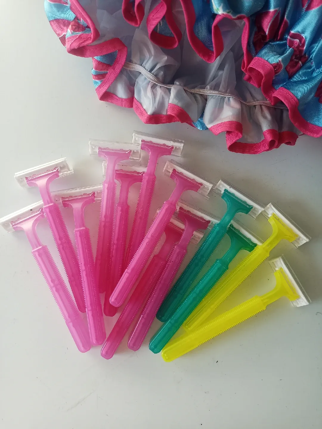 13xRazors&Shower Cap image indicator(2)