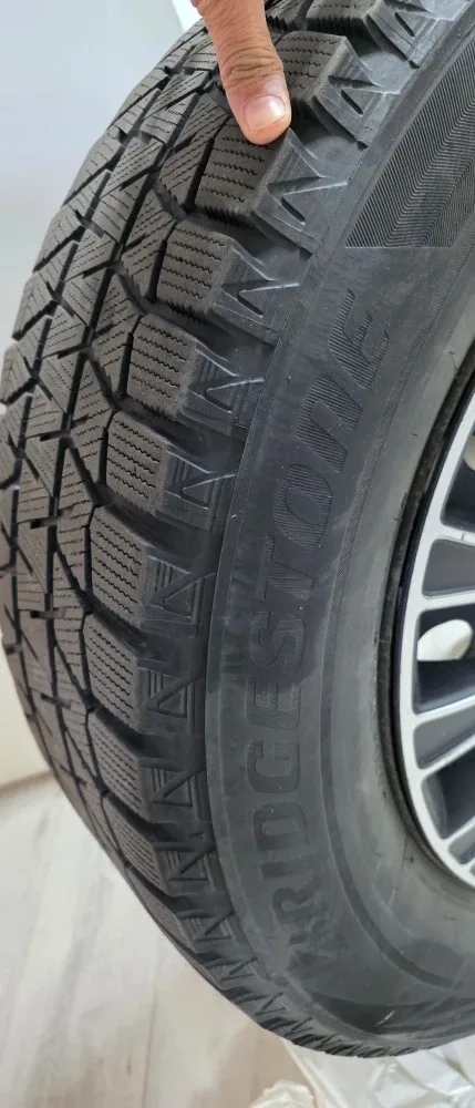 Winter Tire 235/65R17 with Wheel Bridgestone image indicator(6)