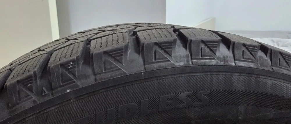 Winter Tire 235/65R17 with Wheel Bridgestone image indicator(8)