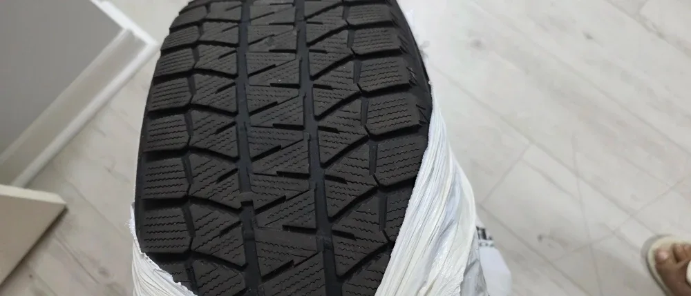 Winter Tire 235/65R17 with Wheel Bridgestone image indicator(9)