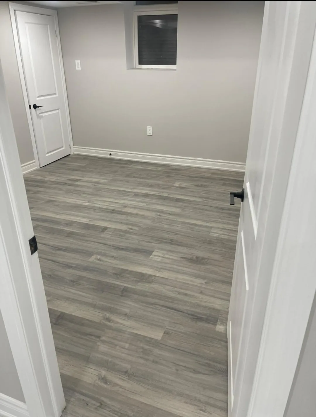 Basement for rent image indicator(7)