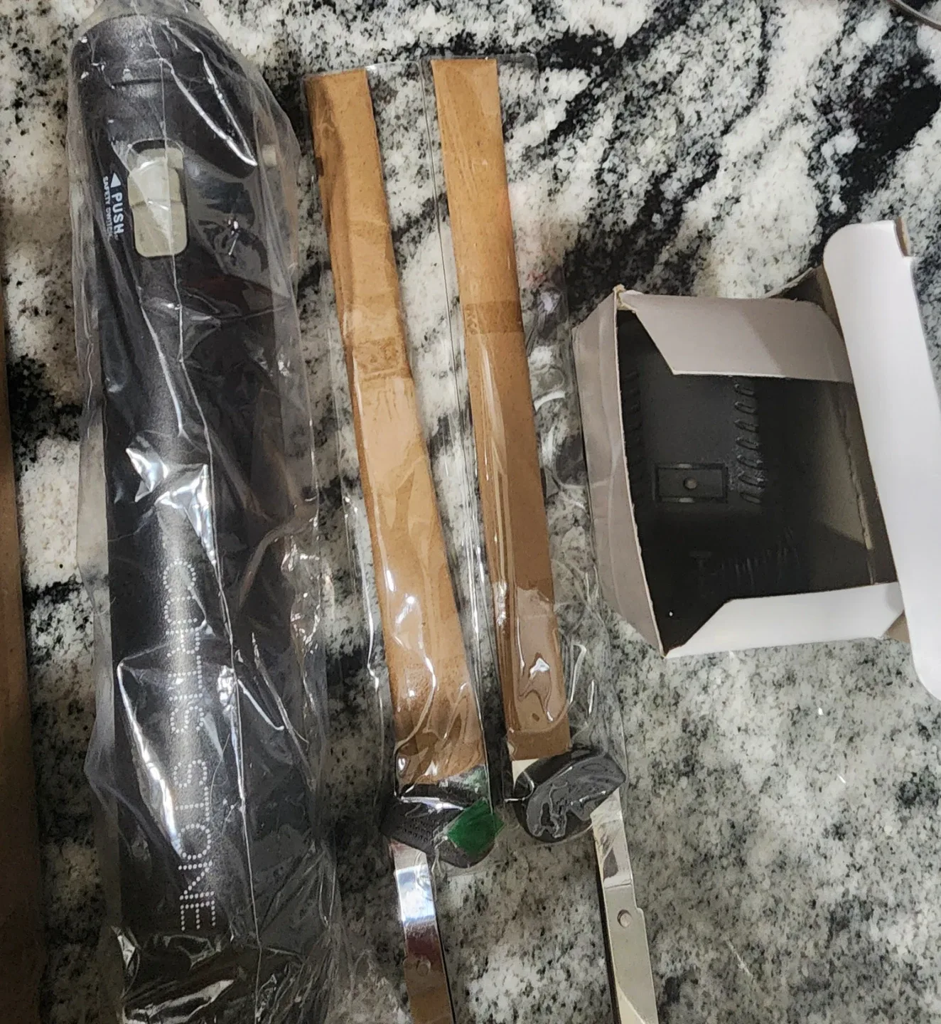 New Curtis Stone Cordless Electric Carving Knife Set image indicator(2)