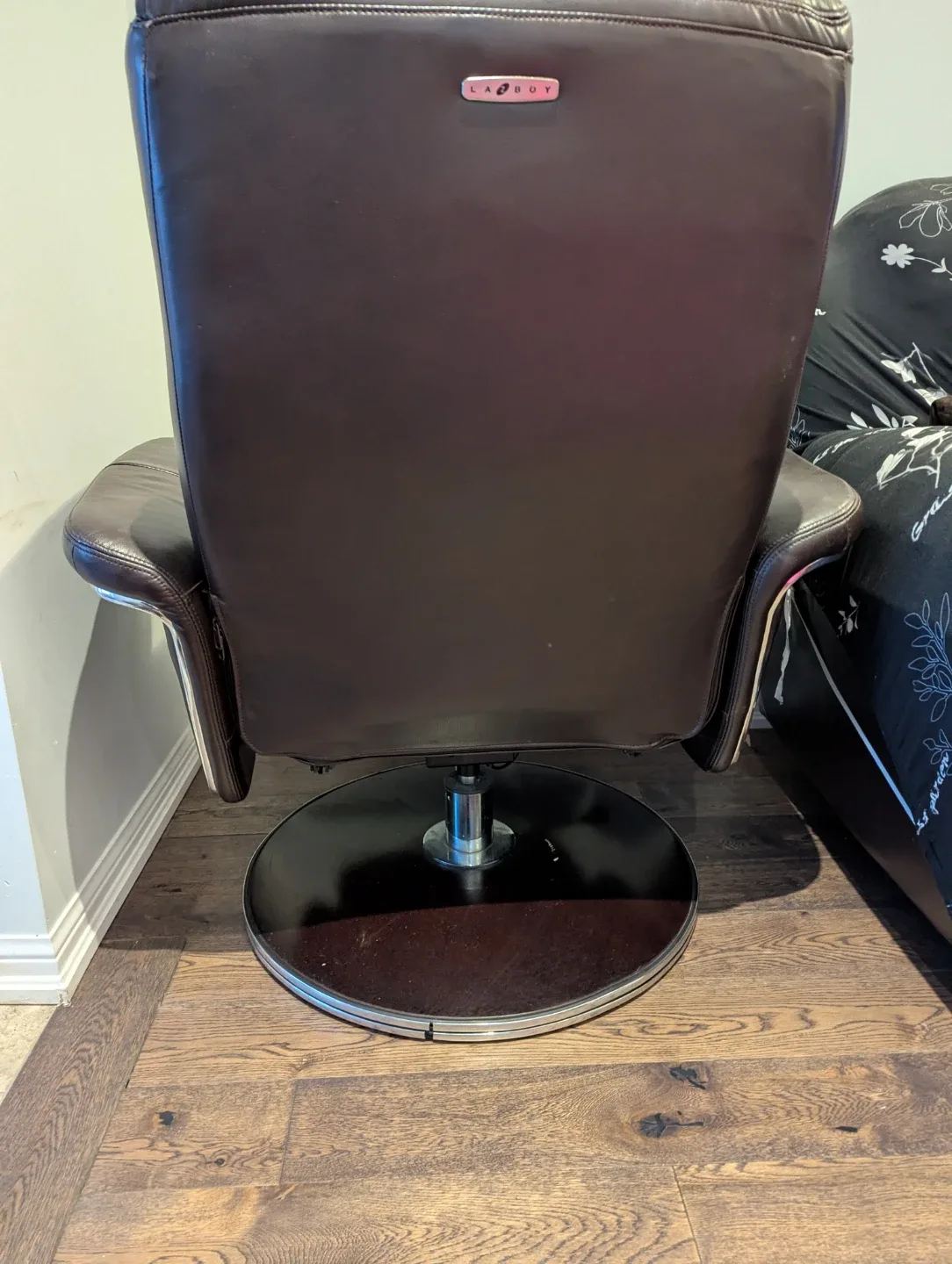 La-Z-Boy Brown Leather Recliner with Ottoman image indicator(4)