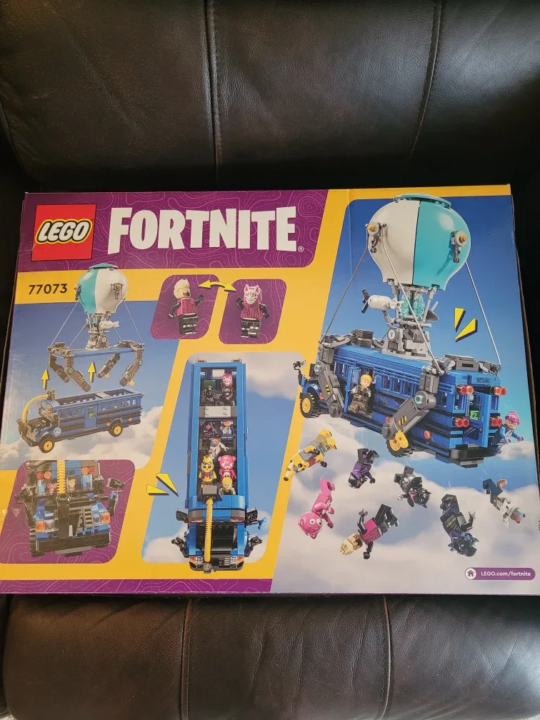 New LEGO Fortnite Battle Bus #77073 image indicator(3)