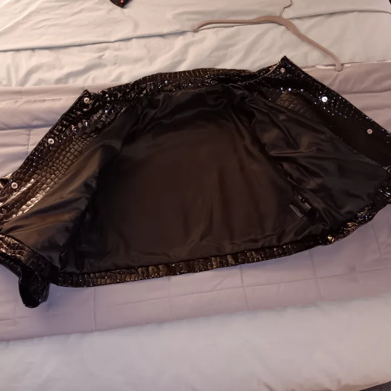 Le Alesco Black Croc patent Jacket image indicator(2)