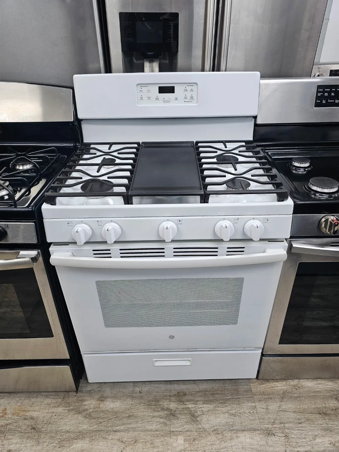 GE 30in white gas stove thumbnail