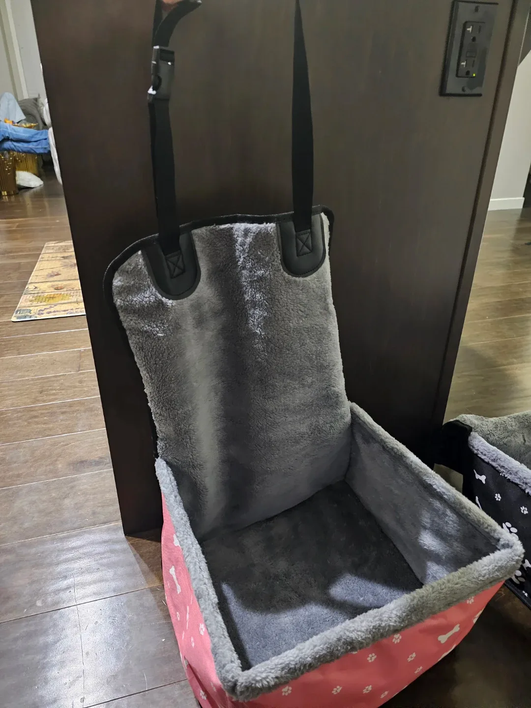 Dog/Cat Booster Car Seat - Black & Pink image indicator(4)