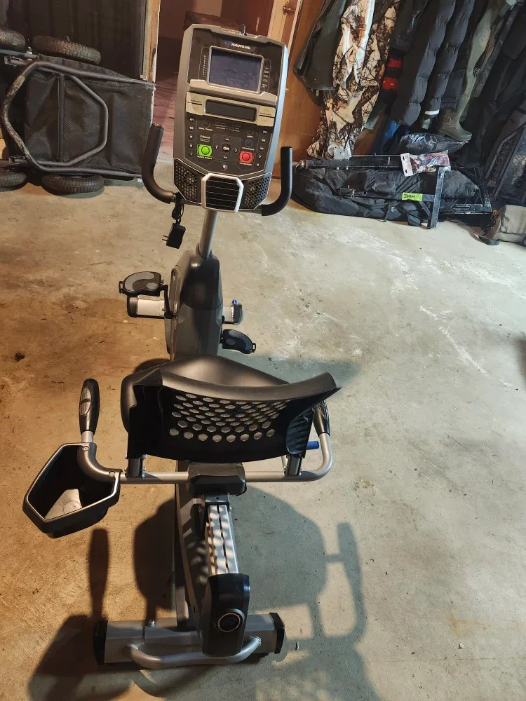Nautilus Recumbent Bike - R616