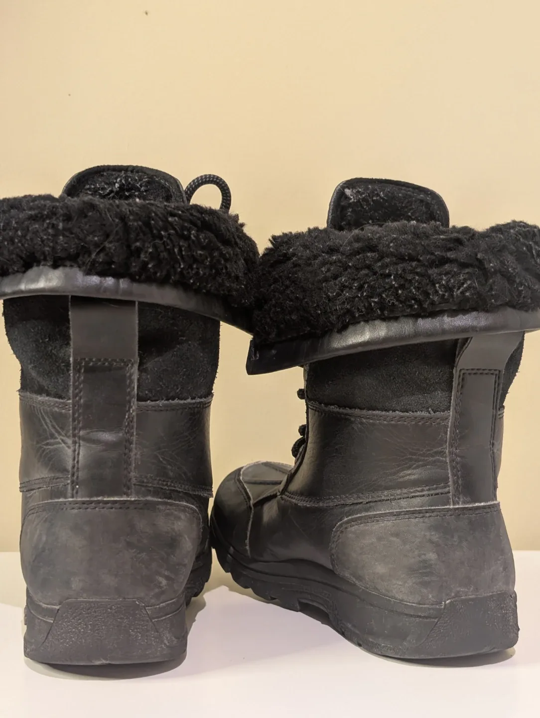 UGG Waterproof Leather Boots - Size 1 (Youth) image indicator(2)