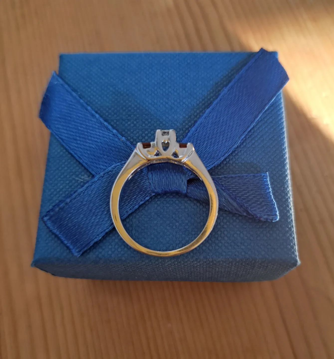 14k Gold Ring with Gemstones - 2.76g image indicator(10)