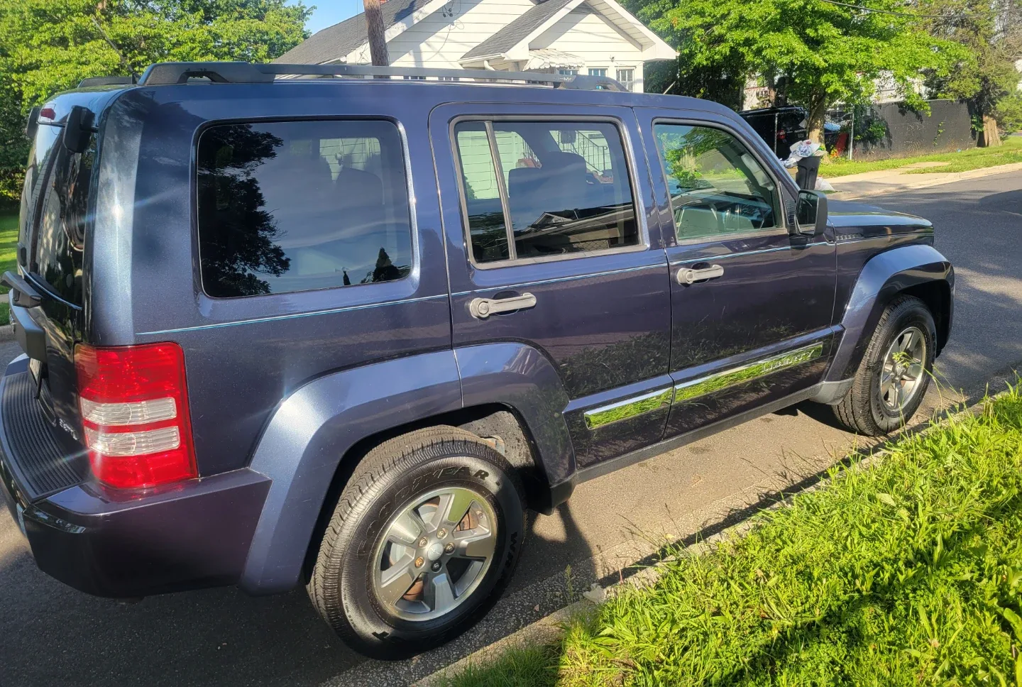 Jeep Liberty SUV 4x4 image indicator(6)