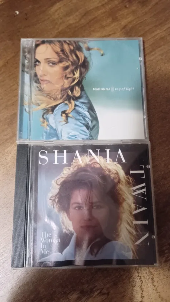 Mixed Lot of CD Albums - Dolly Parton, Shania Twain, More! image indicator(2)