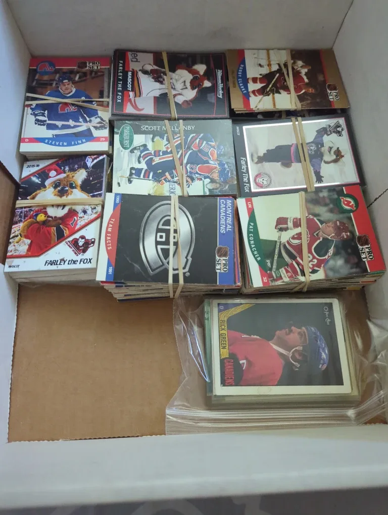 Mixed Hockey Trading Cards Lot