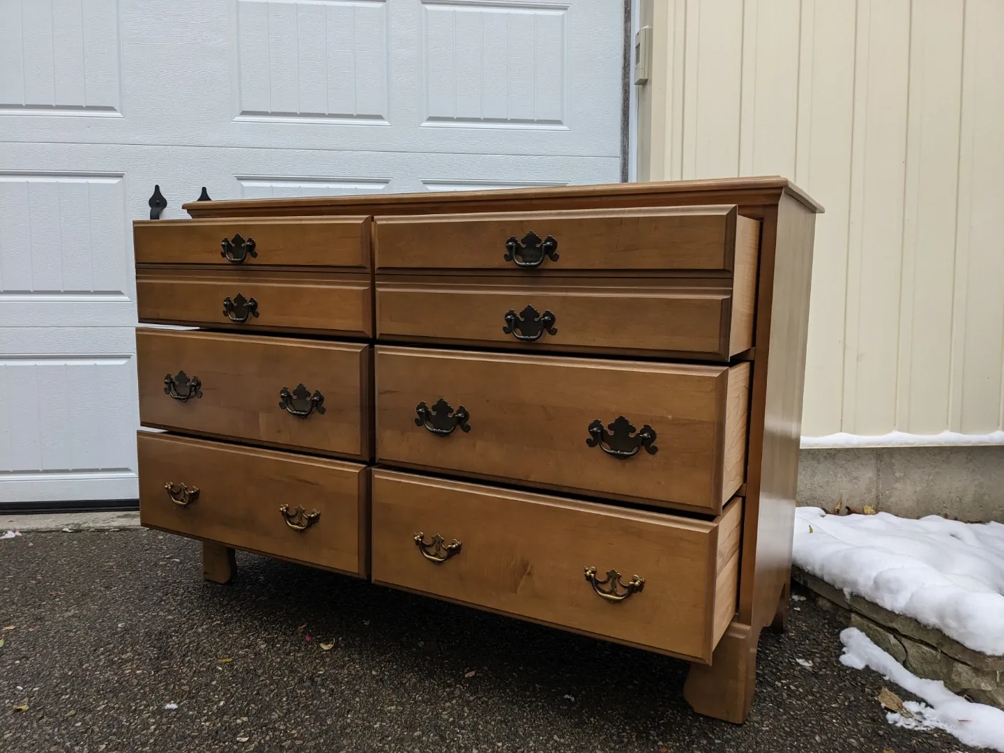 6 Drawer Dresser in Solid Maple image indicator(6)