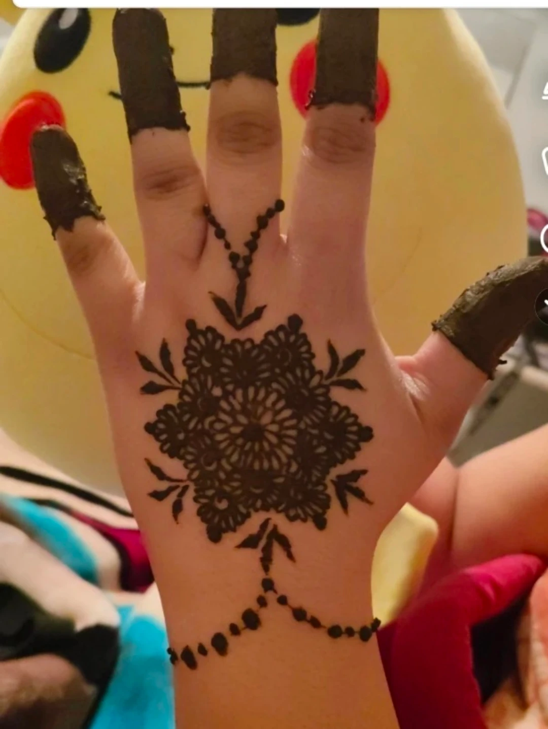 Henna Artist