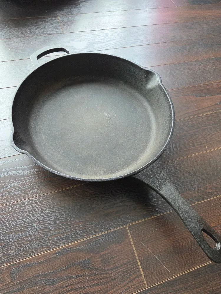 Master Chef Cast Iron Skillet 12"