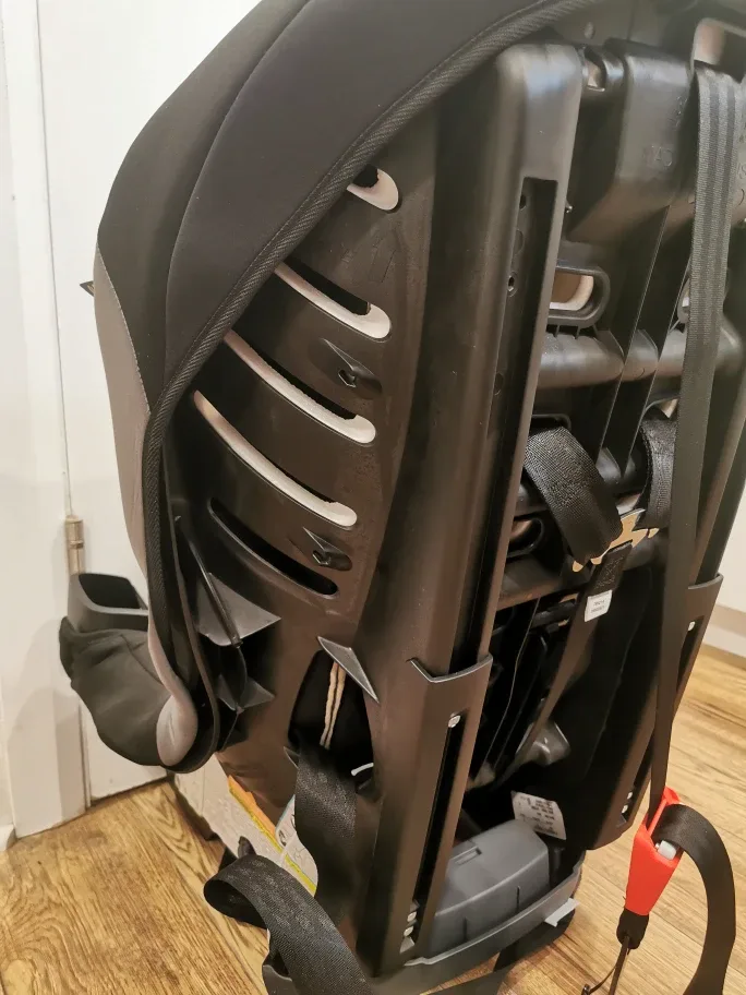 Evenflo Car Seat - Expires in12/2027 image indicator(6)