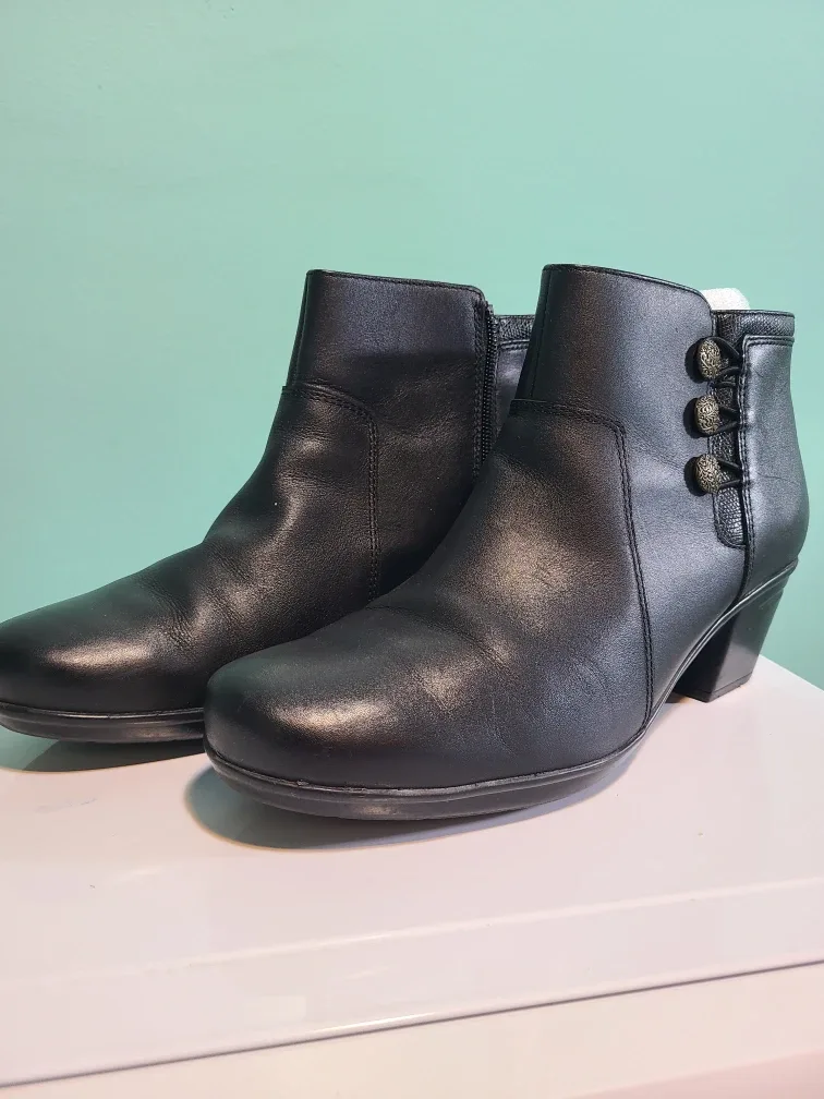 Clarks Black Leather Ankle Boots image indicator(4)