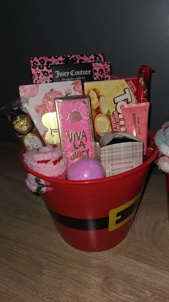 Juicy Couture Makeup/Perfume Basket image indicator(3)