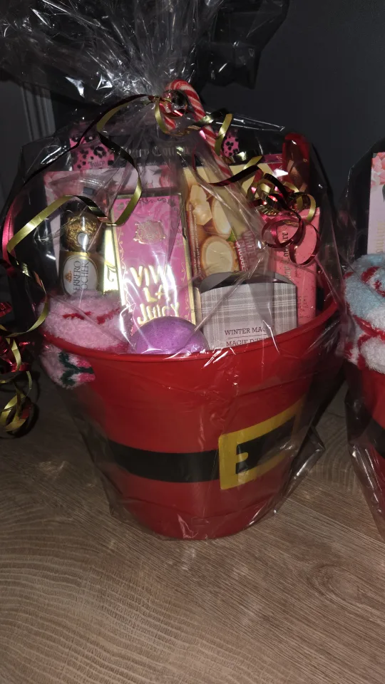 Juicy Couture Makeup/Perfume Basket image indicator(5)