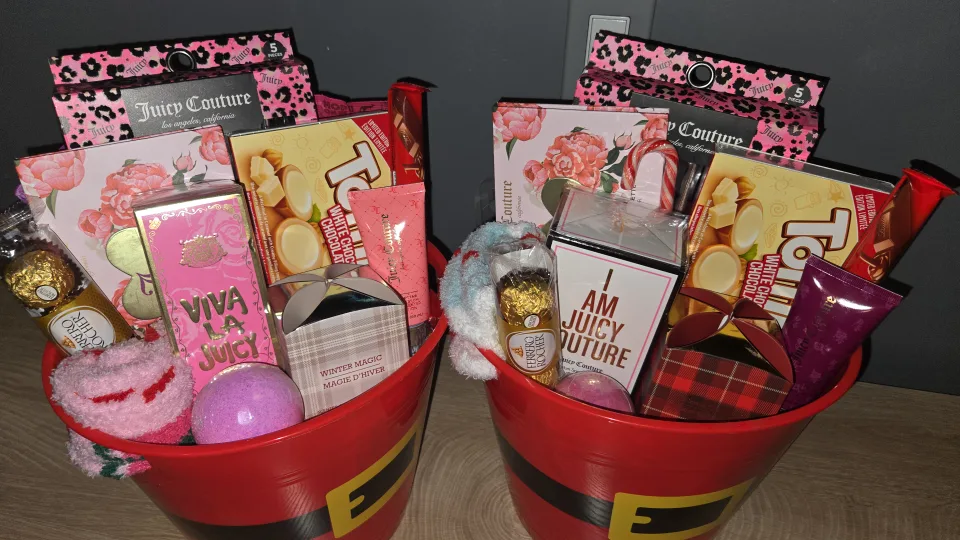 Juicy Couture Makeup/Perfume Basket image indicator(6)