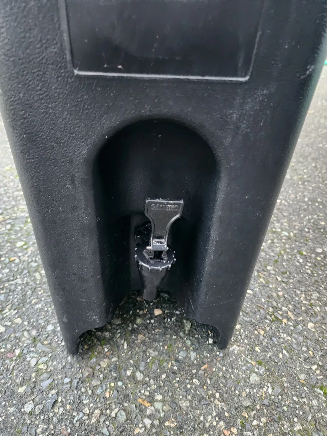 Cambro Camtainer 4.75 Gal Insulated Beverage Server image indicator(9)