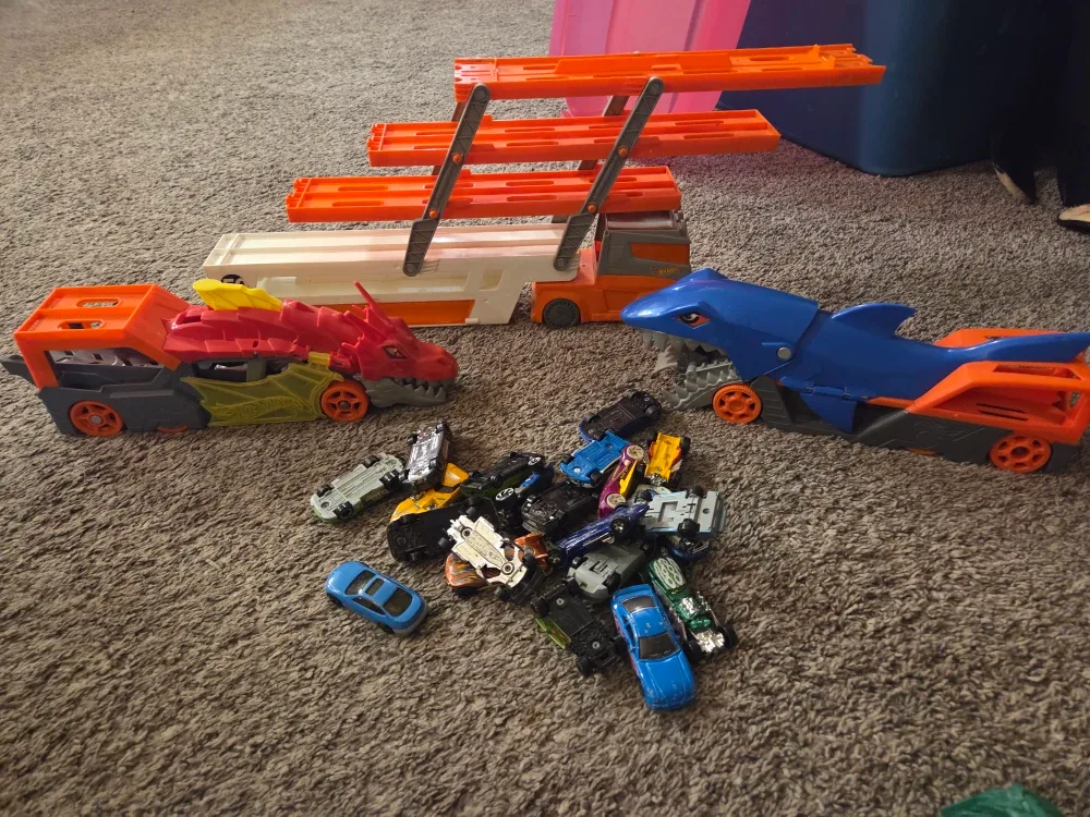 Mixed Toys Bundle: Sonic, Tom & Jerry, Peppa Pig, Hot Wheels